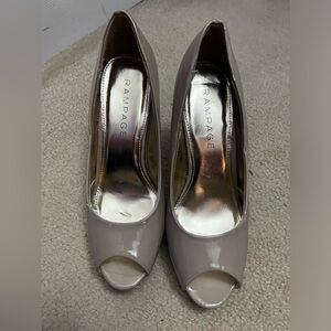 Rampage peep hole shoe tan 10M